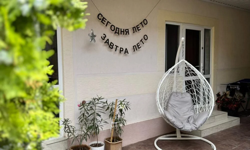 Территория отеля Дарья Плюс в Витязево